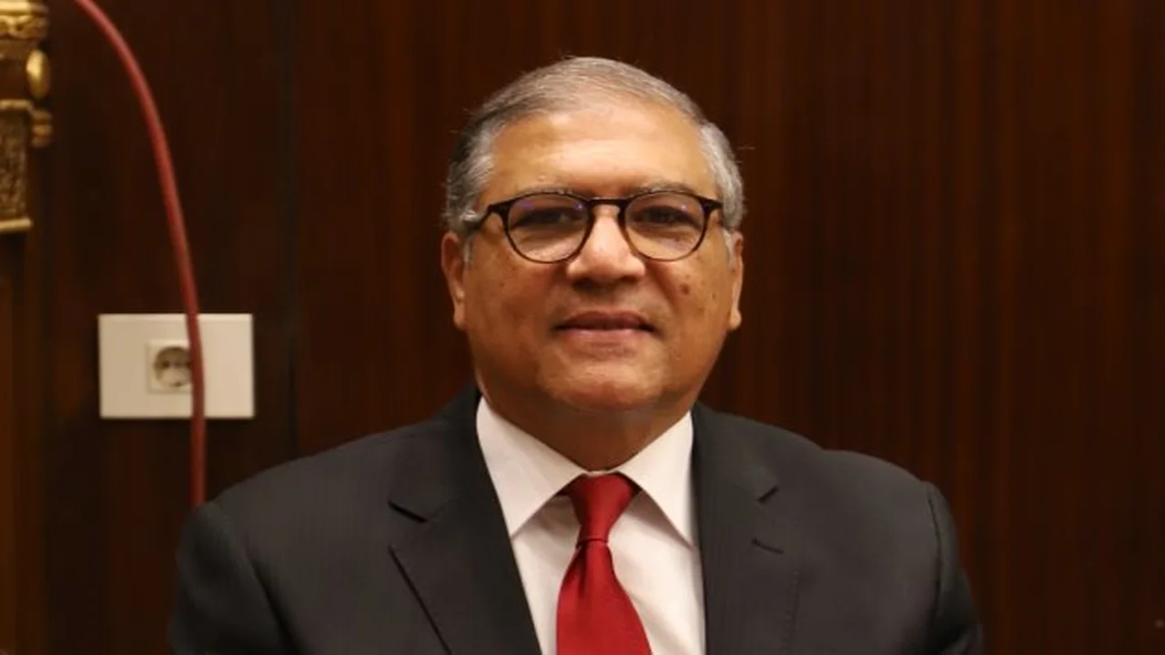 وكيل خارجية الشيوخ ينعي محمد شاهر ويشيد ببصمة إعلامية عربية مؤثرة تركها خلفه